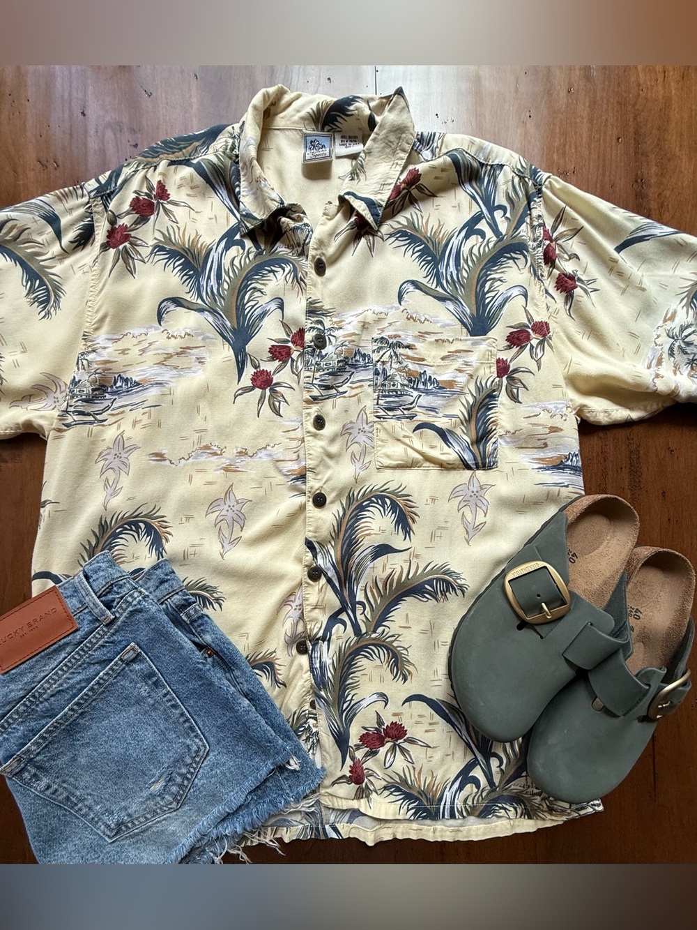 Gotcha Sport Hawaiian Butter Yellow Button Up Resortwear Beach Party Shirt Sz L